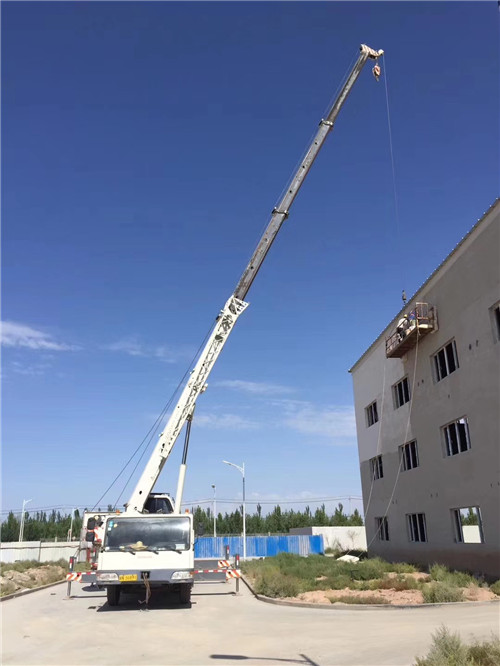 桂林市“轻装强干”—— 吊车的 “轻量化臂架” 技术